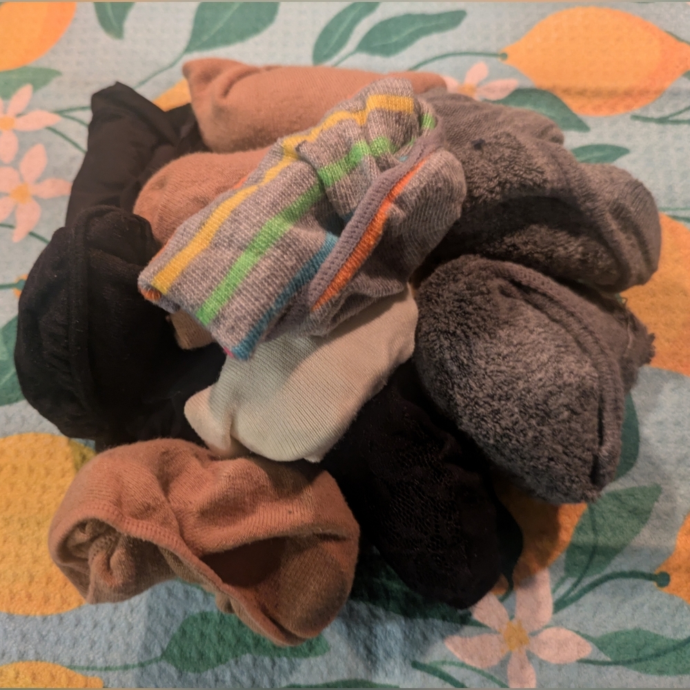 11 Pair Of Women's Multi-colored Invisible Brand New Socks.